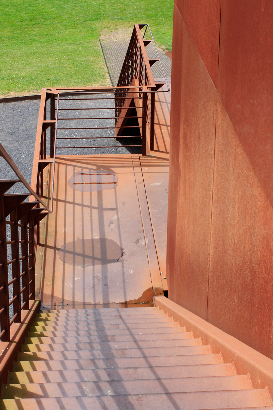 turm-luxemburg-architektur-begehbare-kunst-cortenstahl-treppe